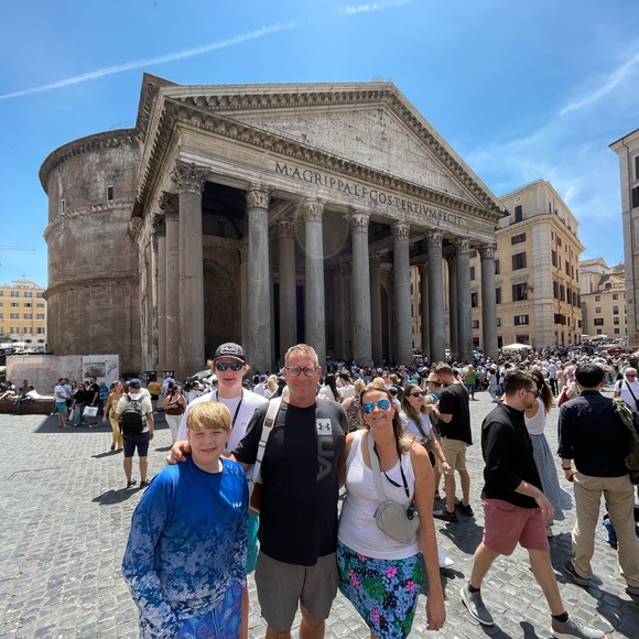 Meet your Posher, Jennifer - Picture 2 of 3